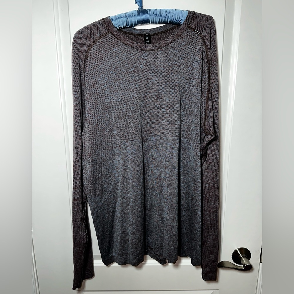 Lululemon Seamless Long Sleeve Athletic Top Live in Practice L